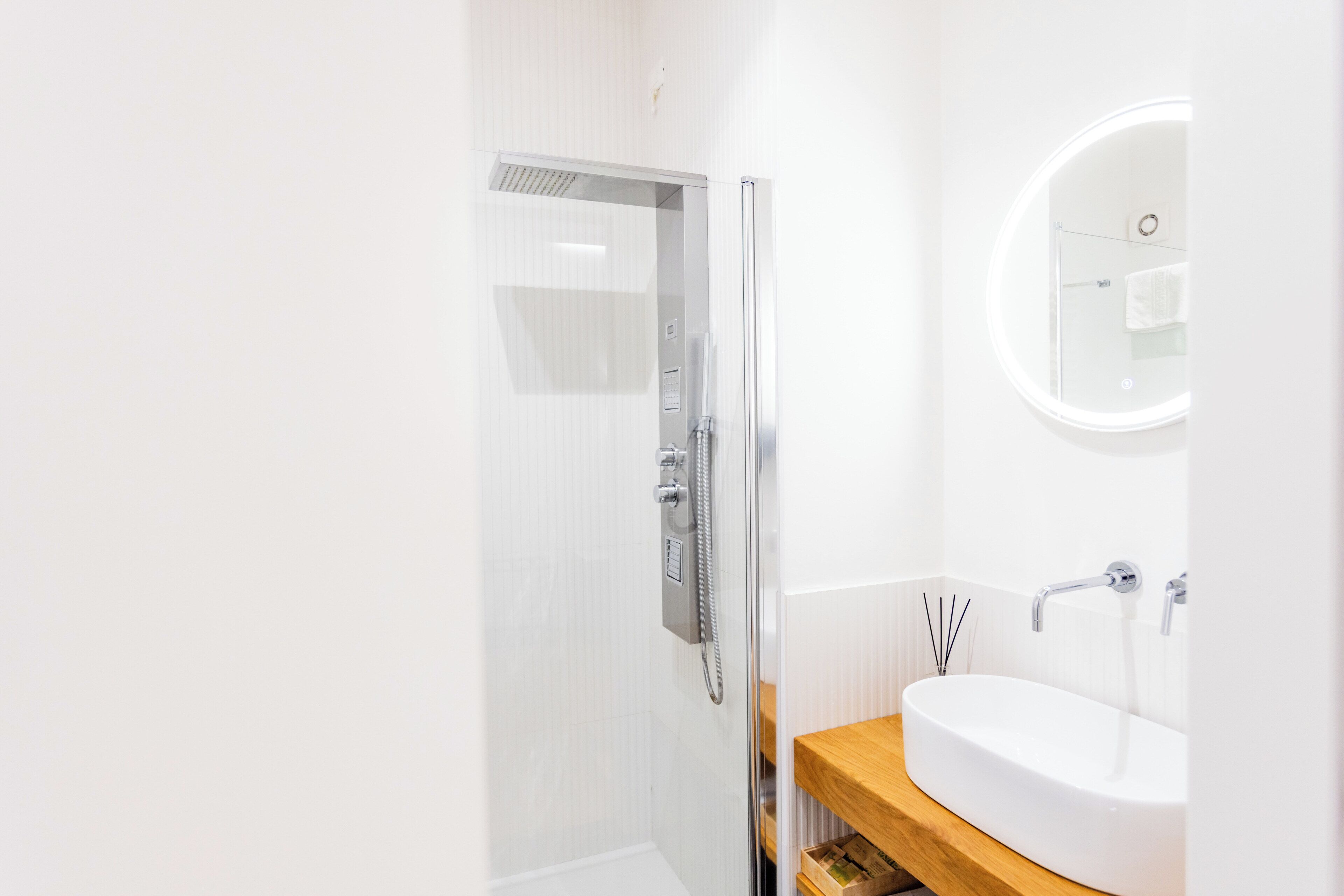 Tripla Deluxe | Bagno | Set di cortesia gratuito, asciugacapelli, bidet, asciugamani