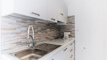 Junior Suite con terrazza | Cocina privada | Máquina de café espresso y cafetera o tetera