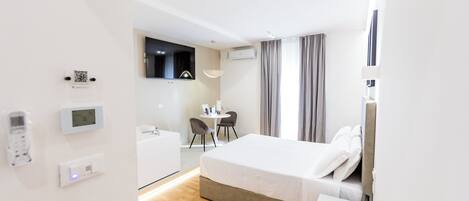 Camera Queen Superior | 埃及棉床單、高級寢具、記憶床墊、免費迷你吧