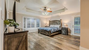 7 bedrooms, desk, iron/ironing board, free WiFi