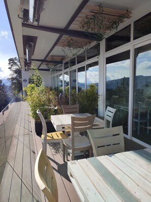 Outdoor dining - Sukha Resort (La Calera)