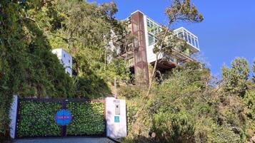 Fachada de la propiedad