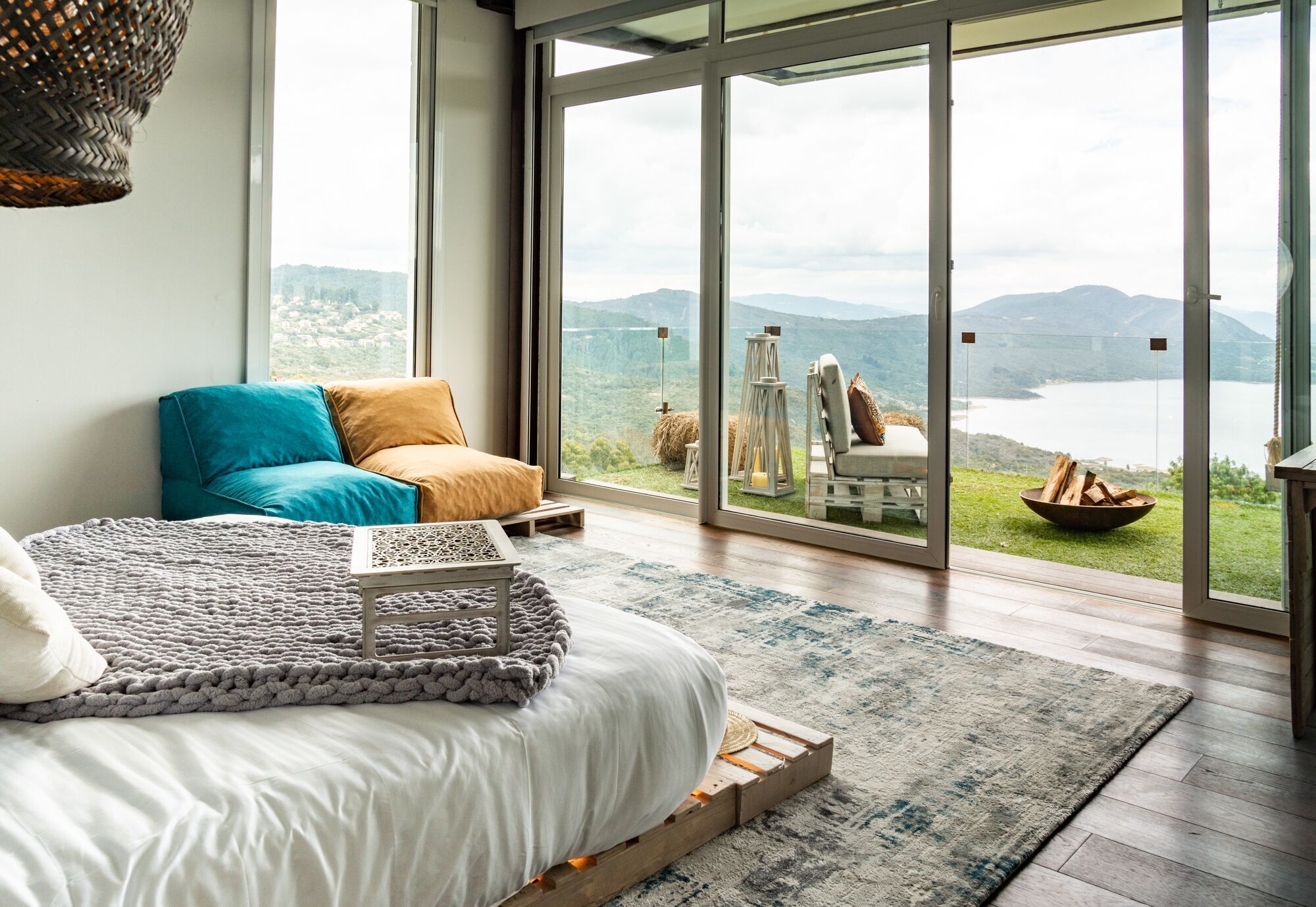Premium bedding, down comforters, minibar, in-room safe