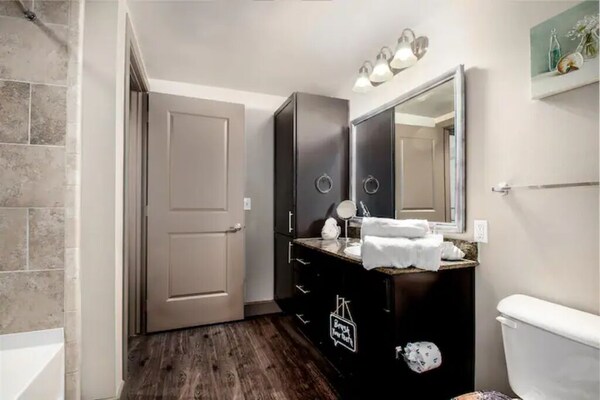 Modern | 2 Tv | King | Free Parking | W/d - Dallas, GA