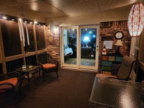 Interior - Spacious Terracotta Brick One Level W/Screened In Porch. Free wi-fi. (Gardendale)