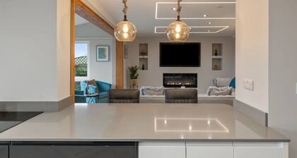 Golwg Y MĂŽr - Sea View Cottage with Hot Tub