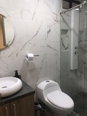 Combinazione doccia/vasca, vasca idromassaggio, asciugacapelli