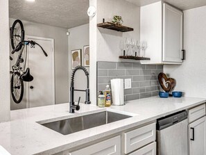 Fridge, microwave, oven, stovetop - Remodeled Apt In Paseo With Bikes (Oklahoma City)