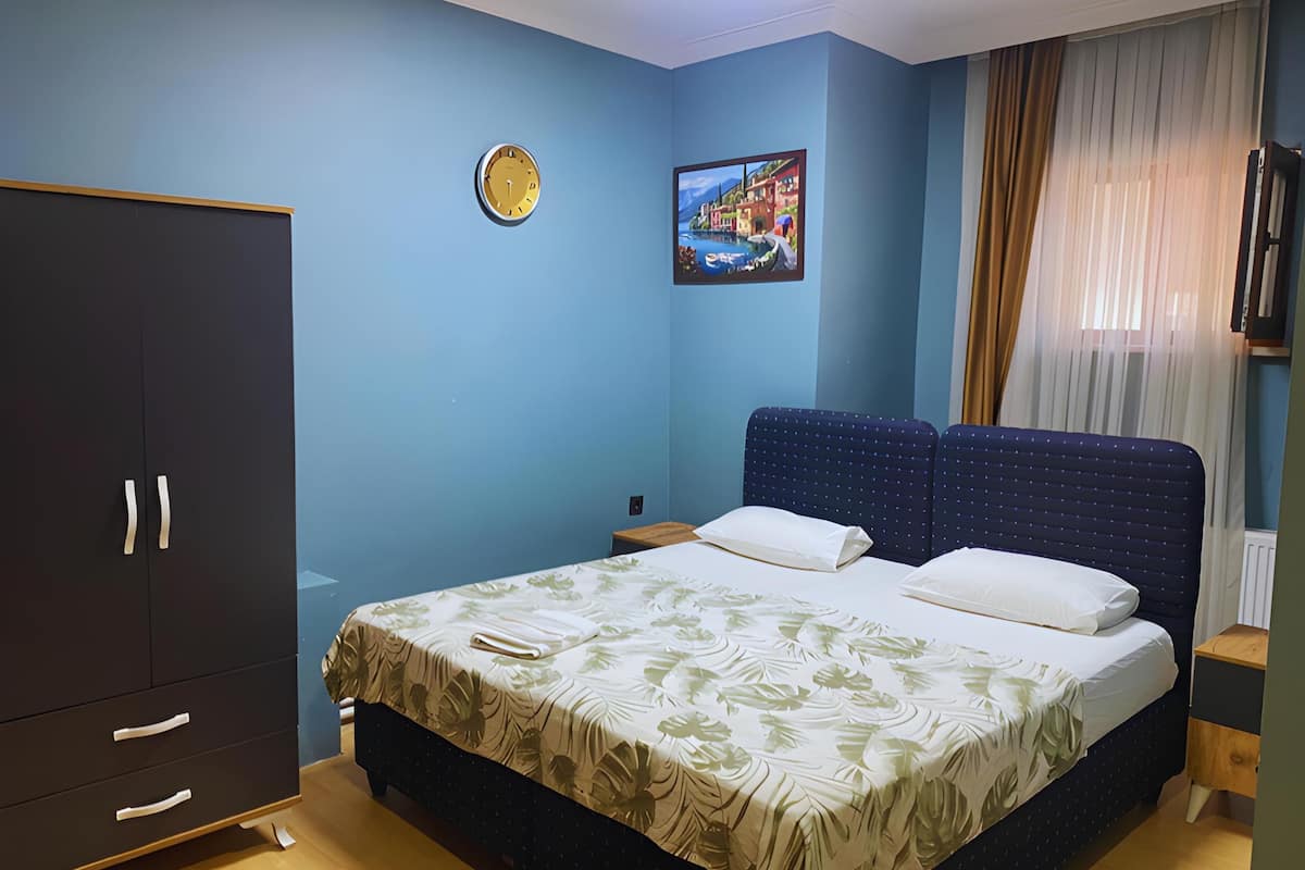 Economy Room | Desk, free WiFi