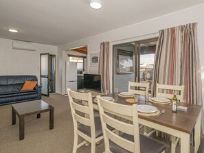 Dining - Surf’scape - Whitianga Holiday Home (Whitianga)