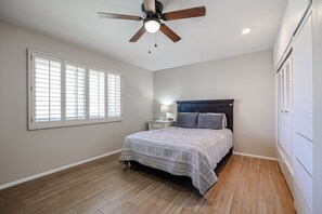 2 bedrooms, WiFi - Beautifully upgraded Sun City home in 55+ community! (Sun City)