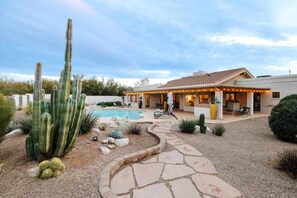Outdoor pool, a heated pool - Catalina Foothills Retreat w/ Heated Pool & Spa (Tucson)