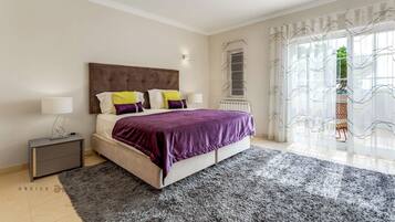 5 Schlafzimmer, Bügeleisen/Bügelbrett, kostenloses WLAN, Bettwäsche
