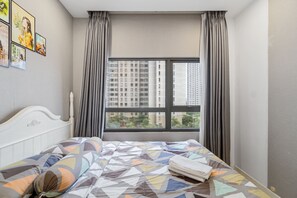 2 habitaciones, escritorio, tabla de planchar con plancha y wifi gratis 