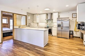 Fridge, microwave, stovetop, dishwasher - 7 Mi to Skiing! Mtn-View Hot Tub Haven in Frisco (Frisco)