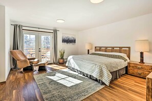 4 bedrooms, iron/ironing board, travel cot, Internet - 7 Mi to Skiing! Mtn-View Hot Tub Haven in Frisco (Frisco)