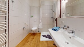 Shower, hair dryer, towels - Newly renovated apartment Hiltje in the center of Borkum (Borkum)