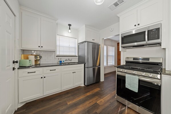 Fridge, microwave, oven, stovetop