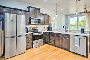 Fridge, microwave, stovetop, dishwasher - Denison Home w/ Balcony: Walk to Downtown! (Denison)