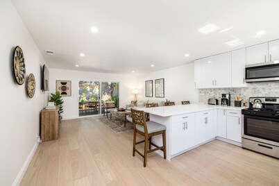 Two Bedroom Home Near Beach (Santa Barbara)