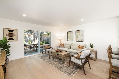 Two Bedroom Home Near Beach (Santa Barbara)