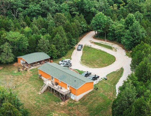 Meramec Hideaway Riverside private vacation home 