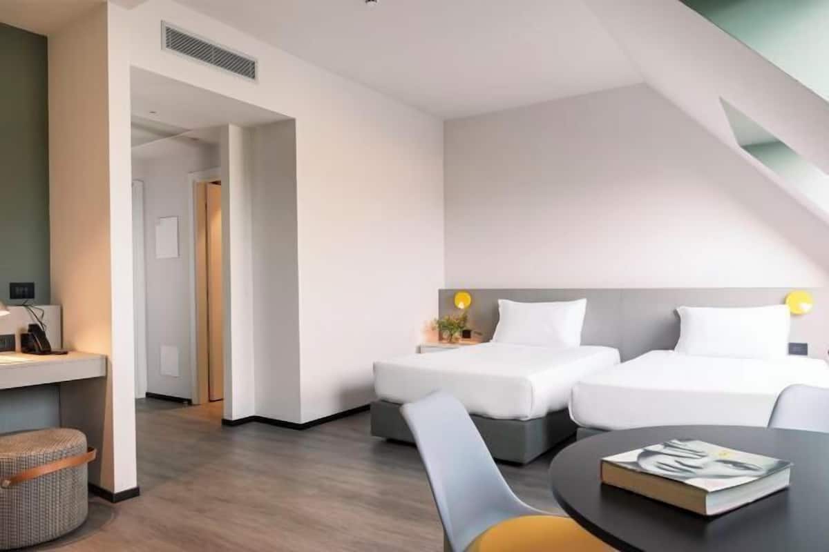 1 bedroom, in-room safe, desk, soundproofing