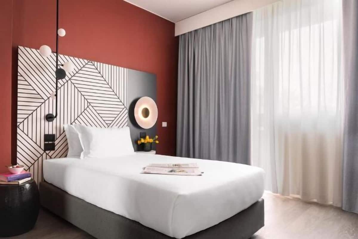 1 bedroom, in-room safe, desk, soundproofing