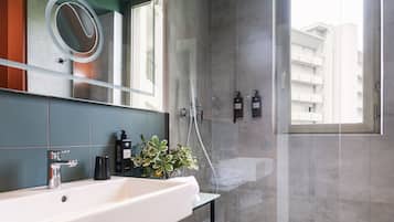 Ducha, artículos de tocador ecológicos, secador de pelo, bidet