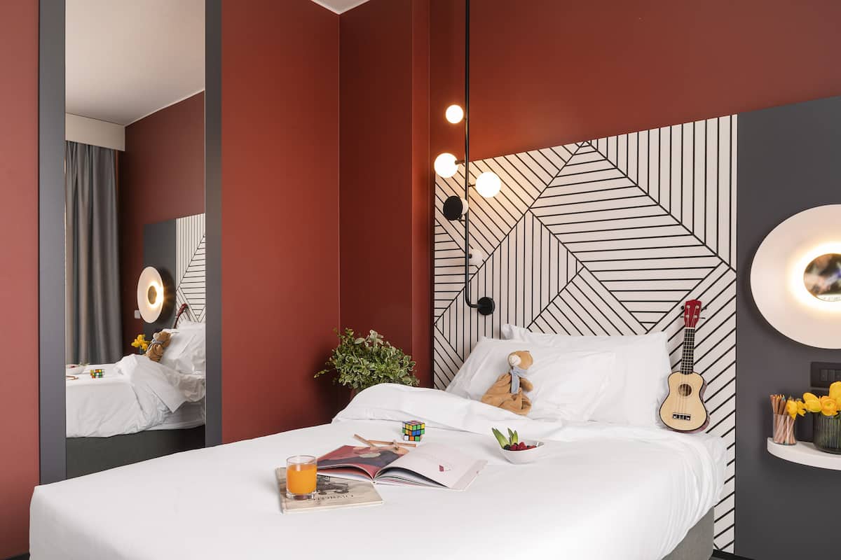 Family Apartment | 1 bedroom, in-room safe, desk, soundproofing