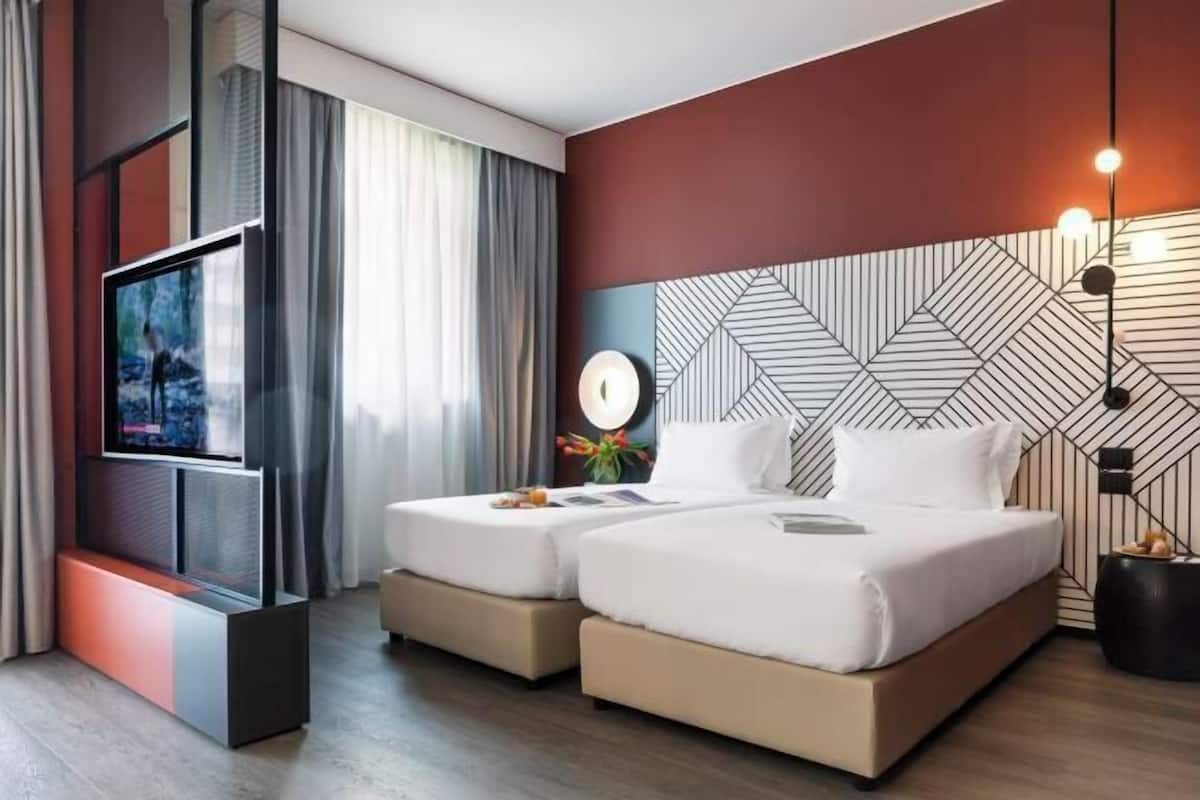 1 bedroom, in-room safe, desk, soundproofing