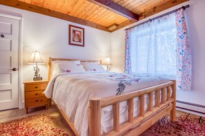 4 Schlafzimmer, Schreibtisch, Bügeleisen/Bügelbrett, Reisekinderbett