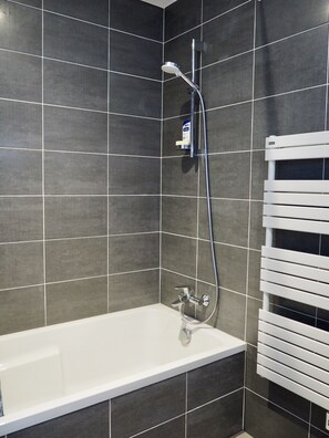 Bathtub, hair dryer, towels, soap - Pretty new single-storey house 5 minutes from the Gulf (Séné)