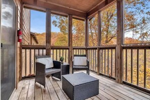 Terrace/patio - Cabin by Silver Dollar City! Private Hot Tub! (Branson)