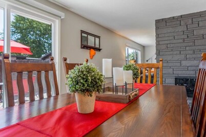 The Farmhouse by Host Boise - Pet Friendly Home and Garage near Fairgrounds