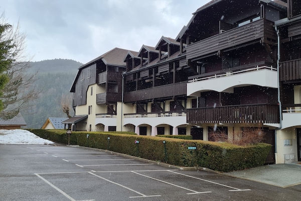 Vue de la résidence exterieur (coté parking)