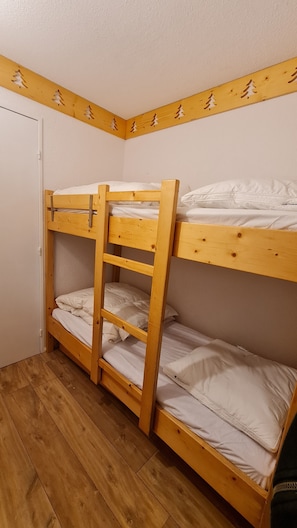 2 bedrooms