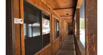 4K View w/Hot Tub • Heart of Red River • Sleeps up to 10