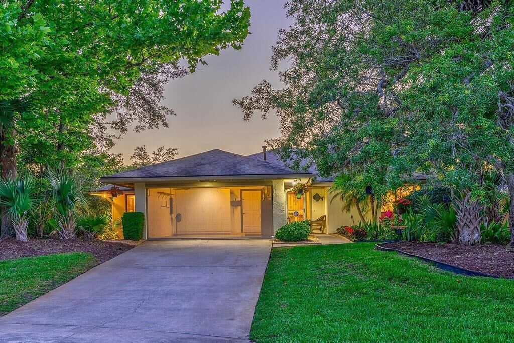 Spacious Home in Sugarmill Golf Country Club w 2 car Garage