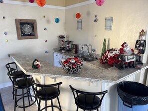 Dining - Condo with Lots of Amenities across the street from Beach (Daytona Beach)