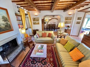 Smart TV, fireplace, table football, ping pong