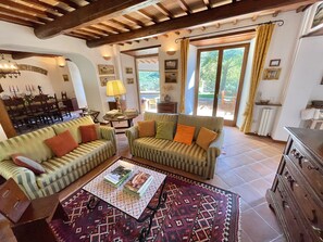 Smart TV, fireplace, table football, ping pong