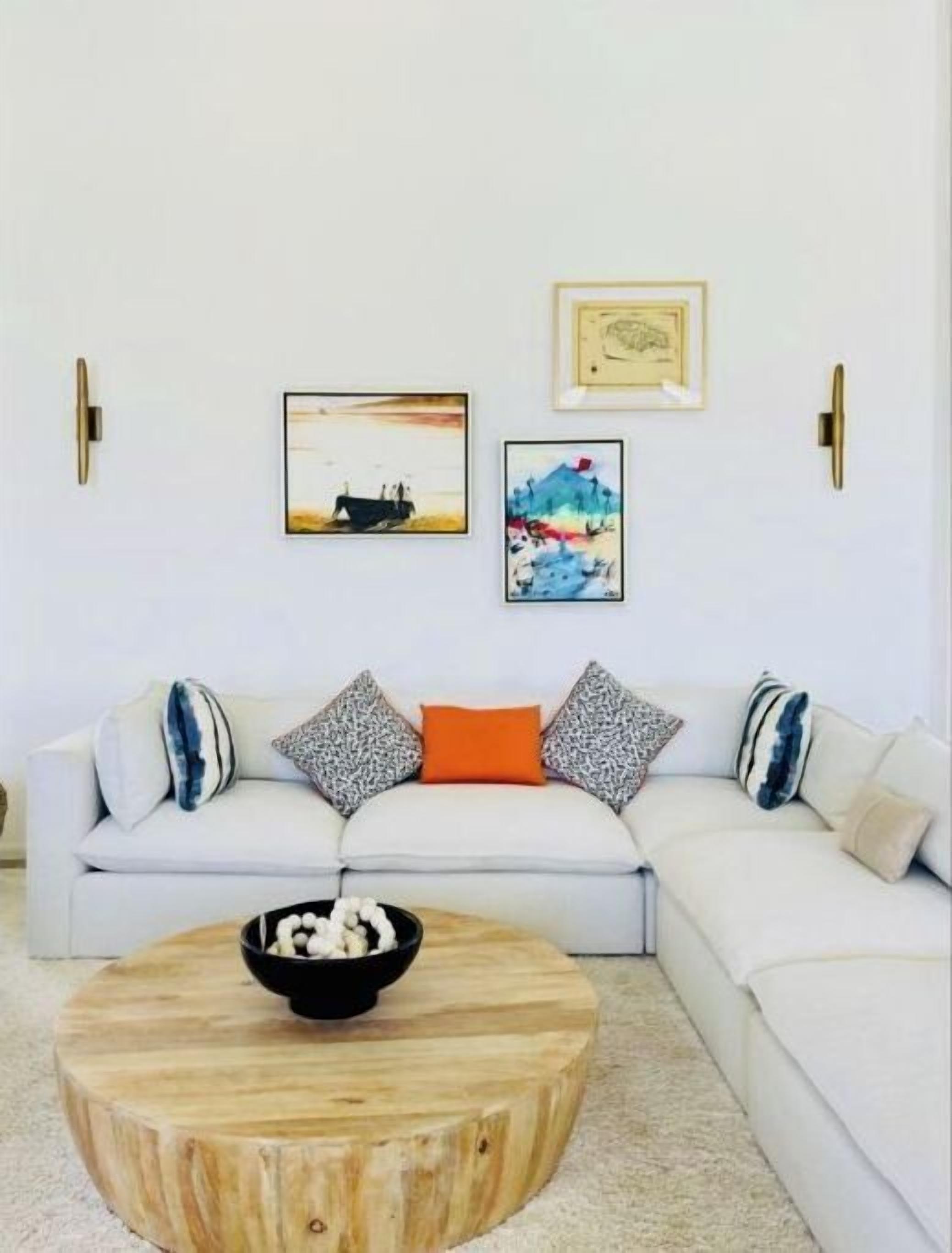 Smart TV, ping pong, books