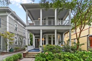 Exterior - Beautiful Balcony one bedroom  steps to downtown River Walk ! (Wilmington)