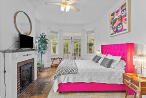 1 habitación, tabla de planchar con plancha, wifi gratis y ropa de cama 