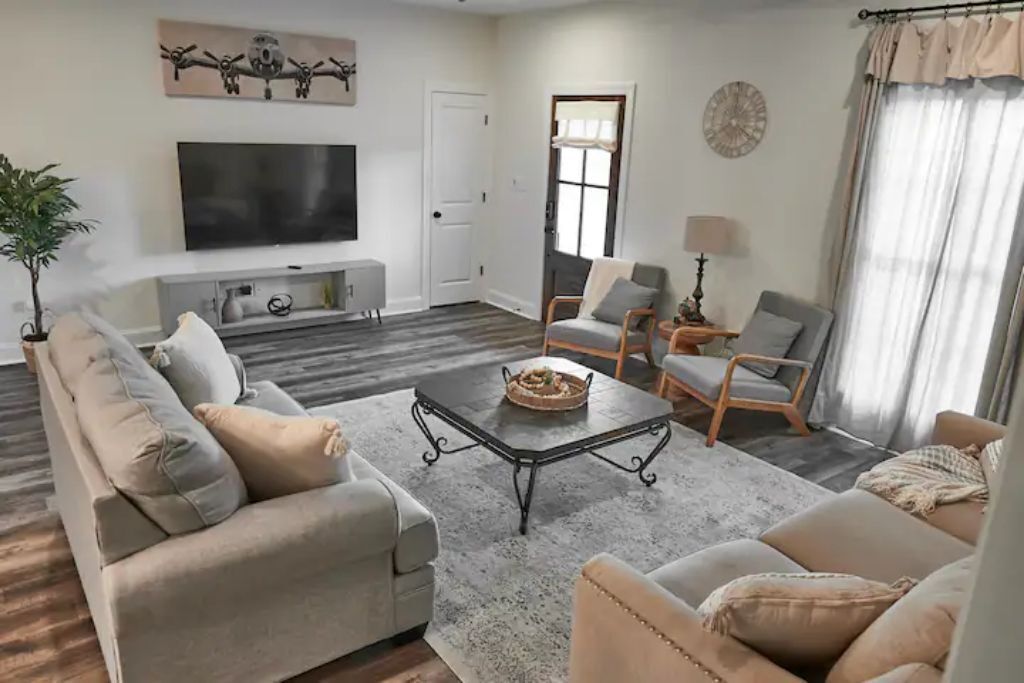 *New* Modern Charm in the heart of West Tupelo