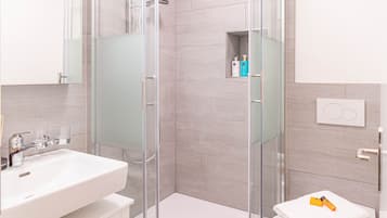 City Apartment, 1 Bedroom | Bathroom | Soap, toilet paper