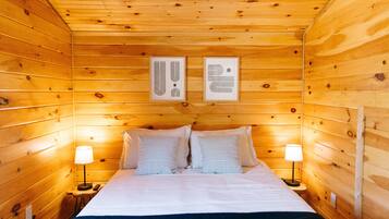 2 bedrooms, iron/ironing board, travel crib, free WiFi