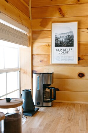 Interior - Cozy Dumplin' RRG - Warm & Modern Stay in RRG/Auxier (Pine Ridge)