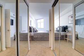 Comfort Apartment, 1 Bedroom, City View | Premium bedding, iron/ironing board, free WiFi, bed sheets - Arlington Apartments Near Metro (Arlington)